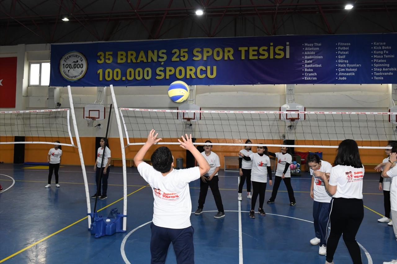 Usta Voleybolcular Esenyurt’ta Yetişiyor