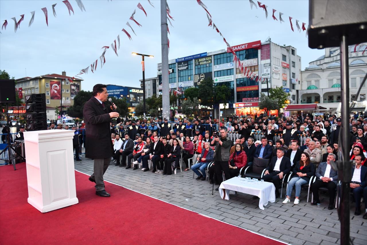 Esenyurt’taki 19 Mayıs Etkinliklerinde Genç Yetenekler Sahne Aldı