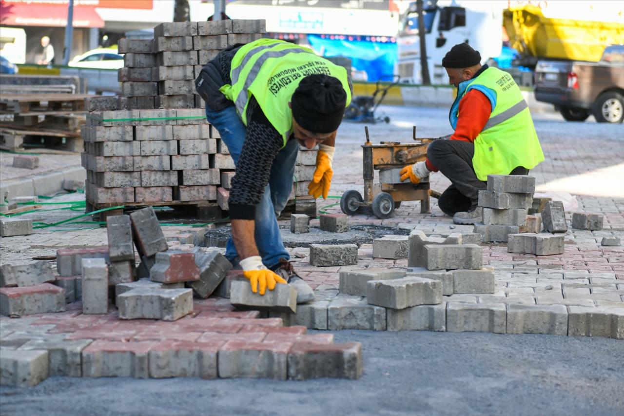 Esenyurt’ta Yol Yenileme Çalışmaları Devam Ediyor