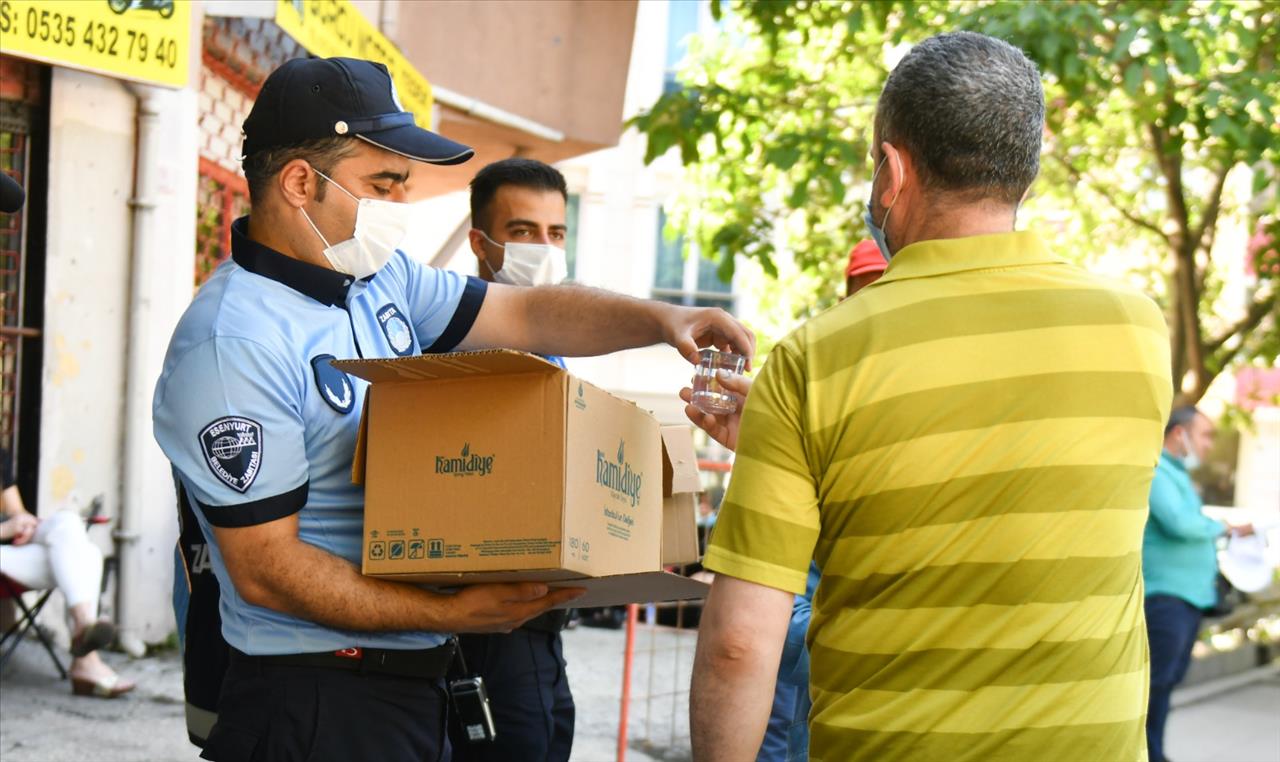 Esenyurt’ta Yks Öncesi Öğrenci Ve Velilere İkram