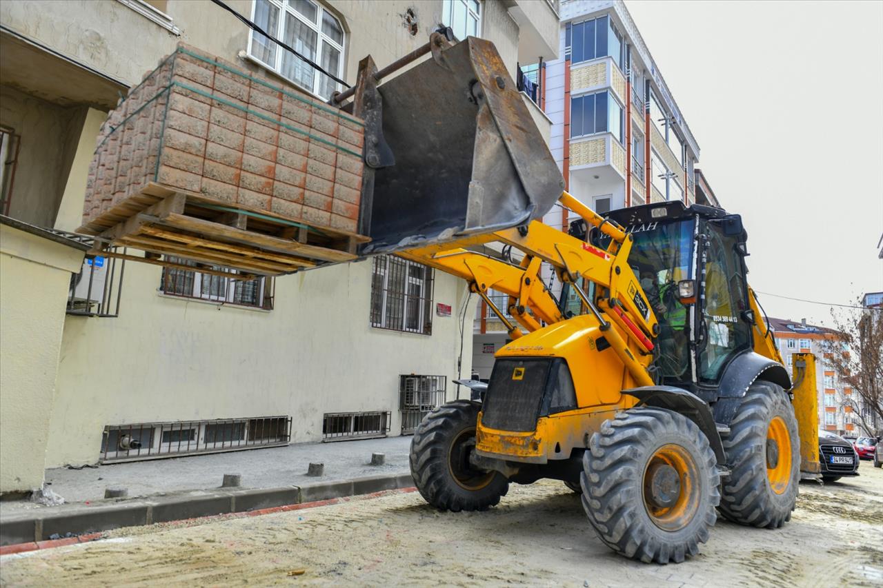 Esenyurt Belediyesi, Yolları Yenilemeye Devam Ediyor