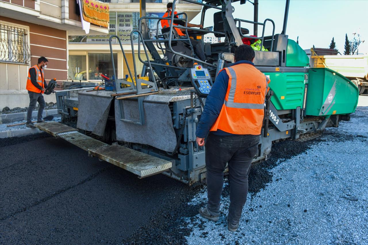 Esenyurt Yollarını Yenilemeye Devam Ediyor