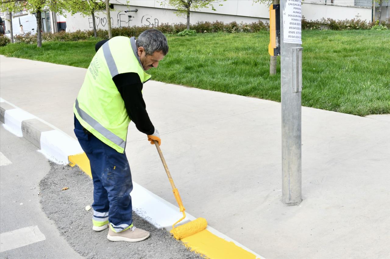 Esenyurt’ta Refüj Ve Kavşaklar Yenileniyor