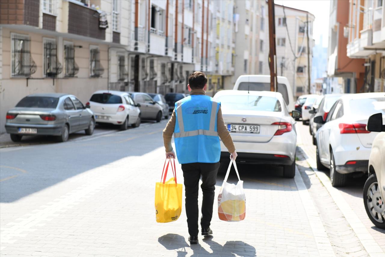 Esenyurt Belediyesi Sağlık Görevlileriyle Aileleri Arasında Köprü Oldu