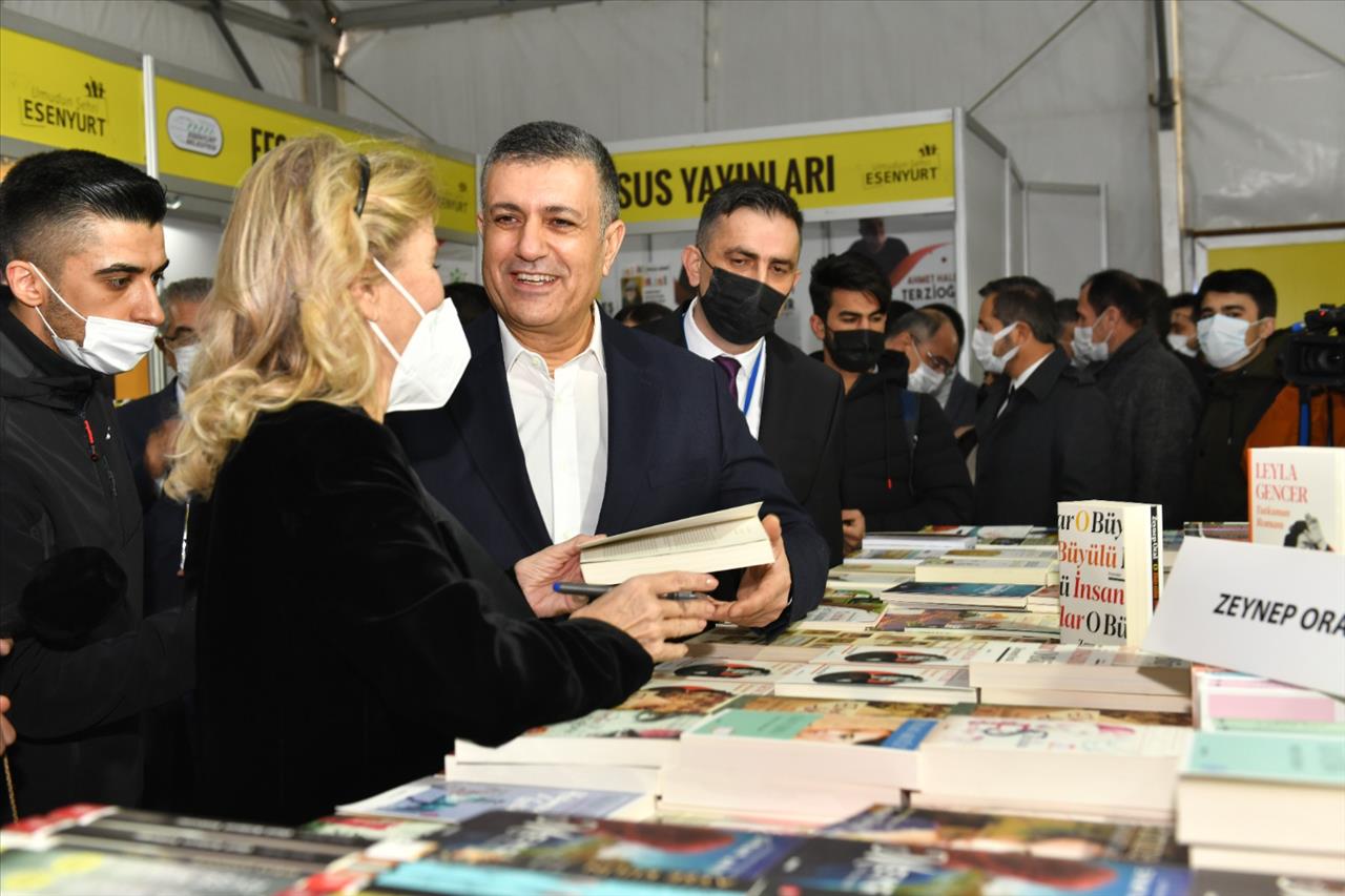 Esenyurt Edebiyat Ve Sanat Festivali Kapılarını Açtı