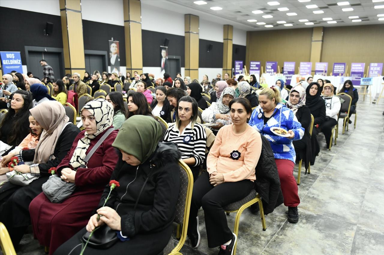 Esenyurt Belediyesi’nden Kadına Yönelik Şiddete Karşı Anlamlı Etkinlik