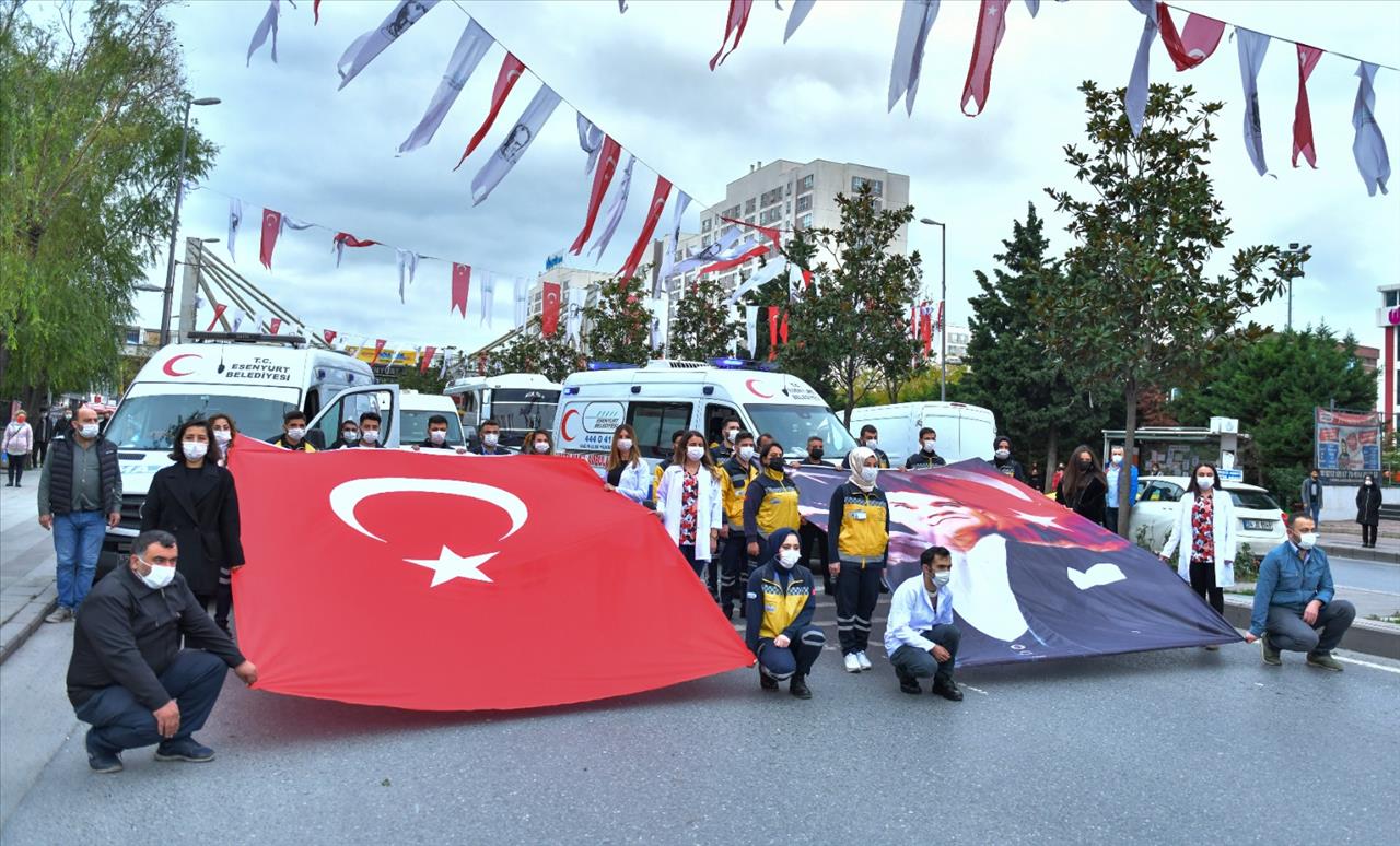 Pandemiyle Mücadele Eden Sağlık Çalışanları Ata’sını Unutmadı