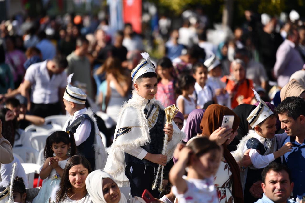 Esenyurtlu Minikler Sünnet Şöleninde Gönüllerince Eğlendi