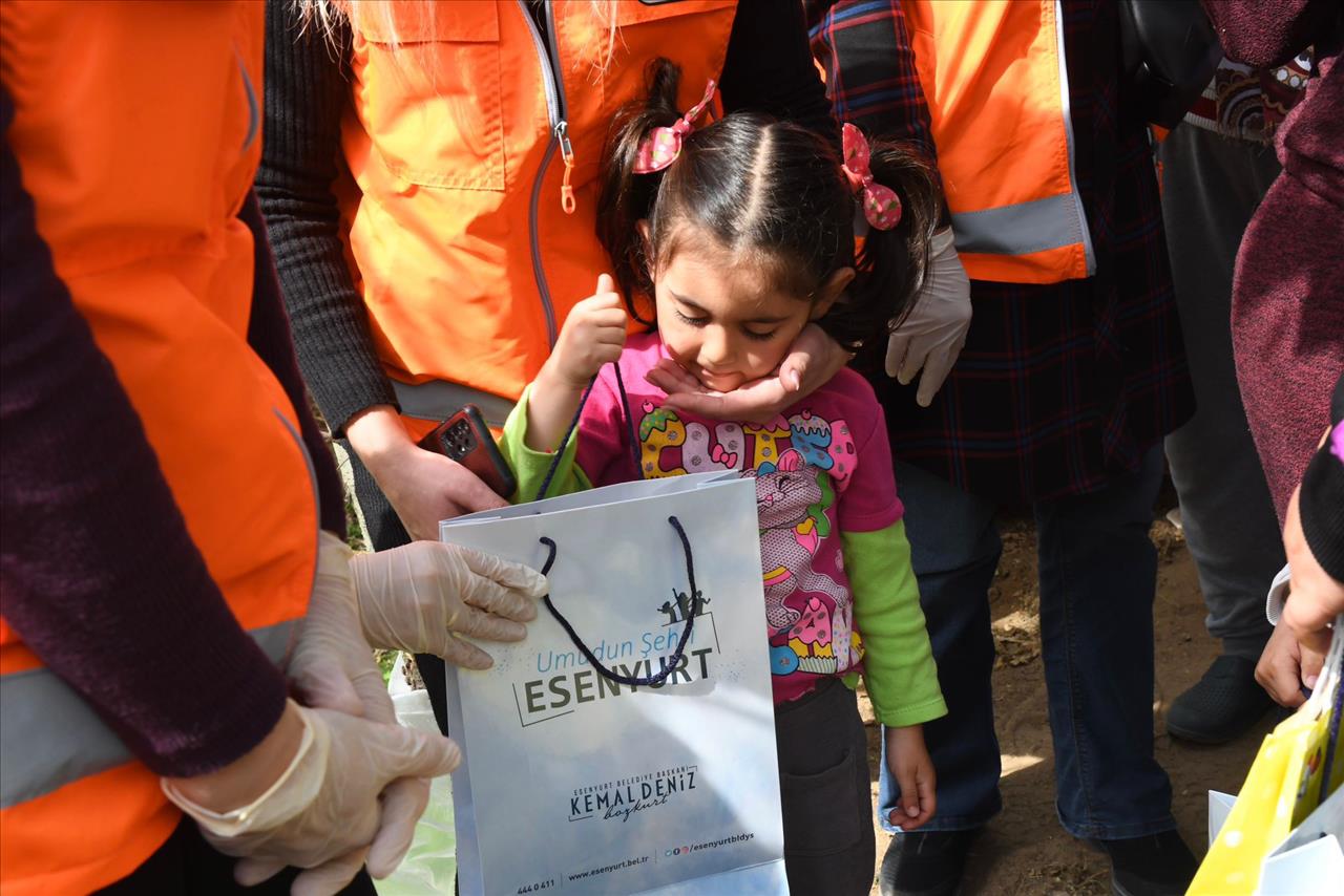 Esenyurtlu Kadınlar Hataylı Kardeşlerini Unutmadı