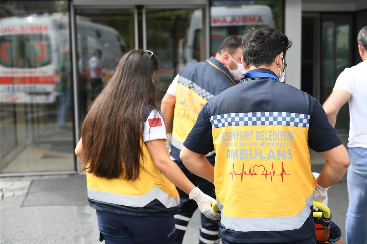 Esenyurt Belediyesi’nden 7/24 Hasta Nakil Ambulansı Hizmeti 