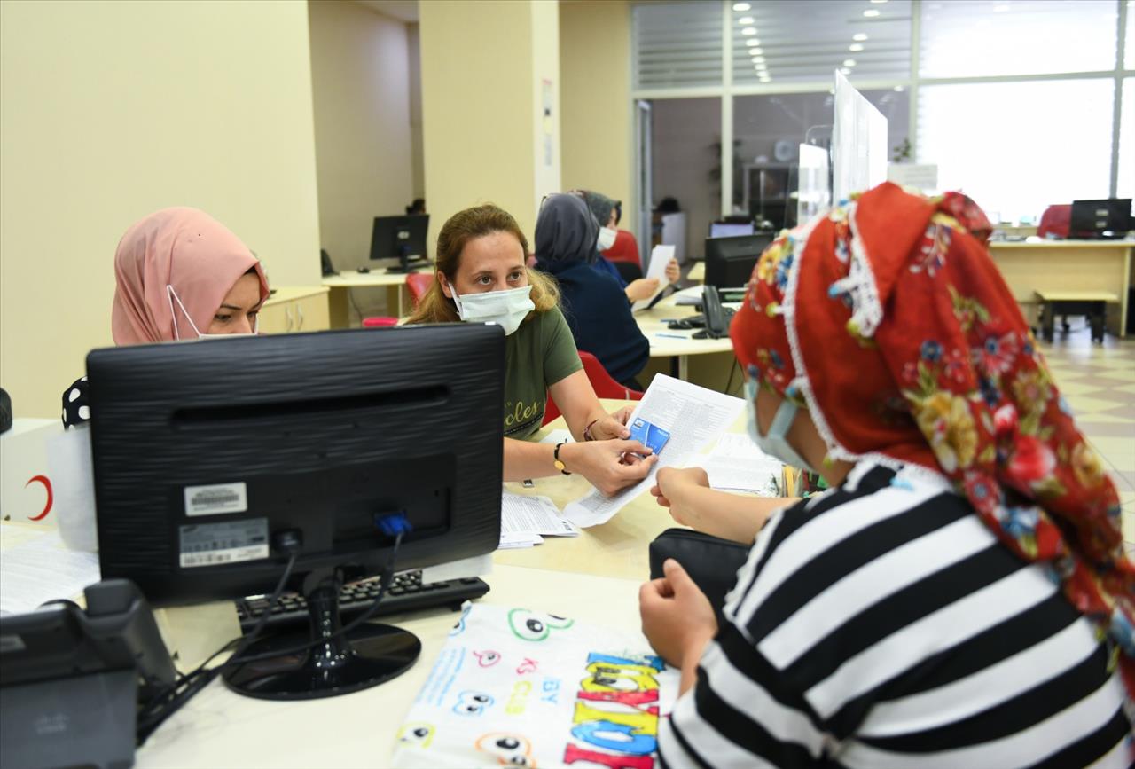 Öğrencilerin Kırtasiye Malzemeleri Esenyurt Belediyesi’nden 