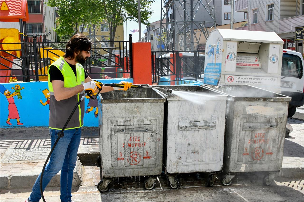 Esenyurt Belediyesi Haşerelere Karşı İlaçlama Çalışmalarını Sürdürüyor