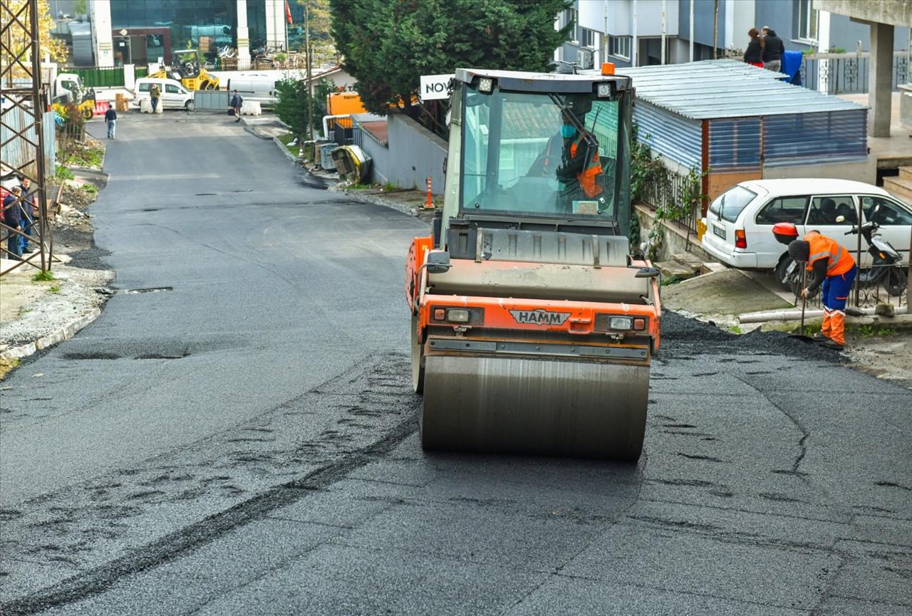 Esenyurt Belediyesi Yolları Yenilemeye Devam Ediyor