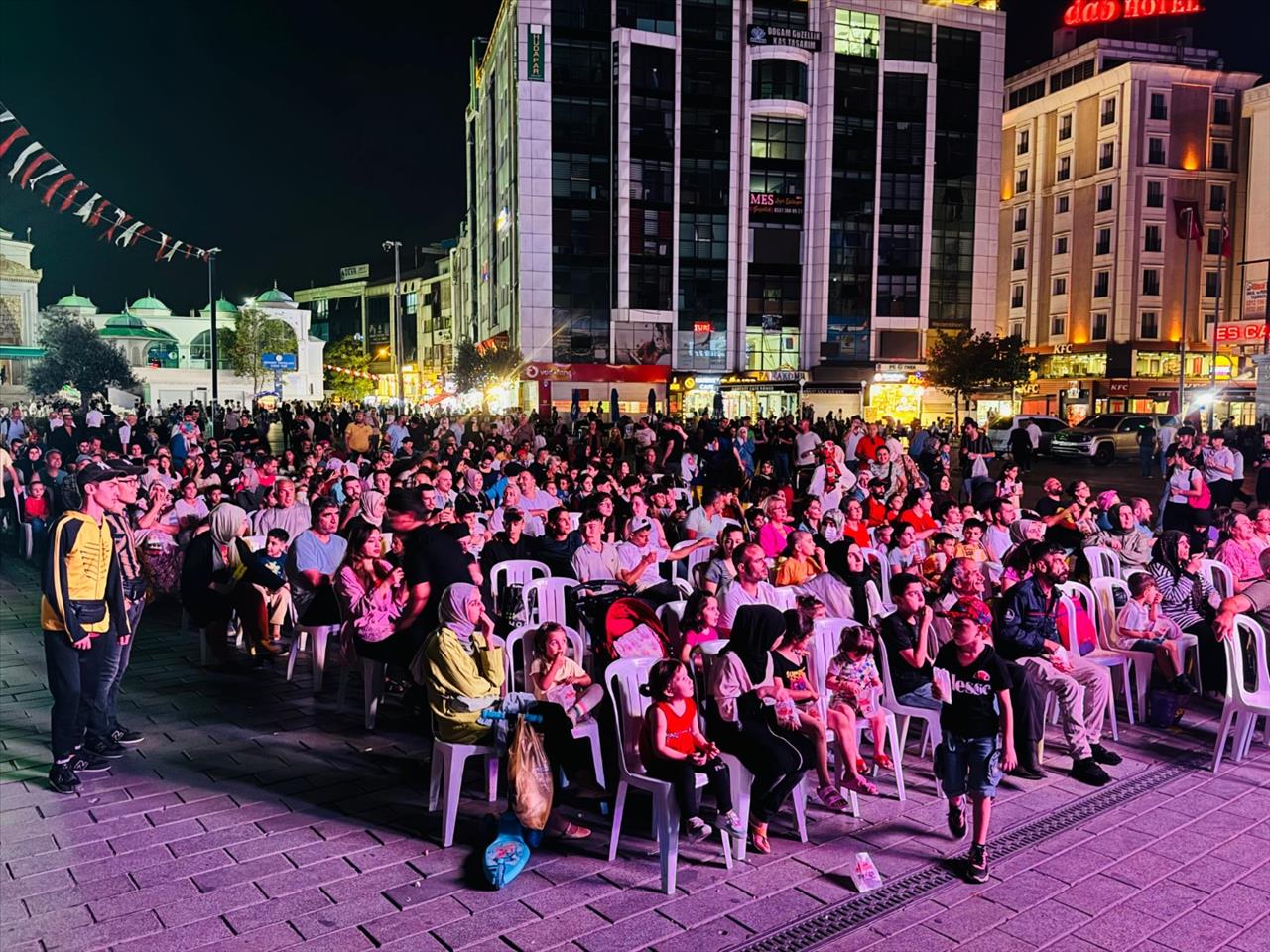 Esenyurt’ta Yeşilçam Rüzgarı Esiyor