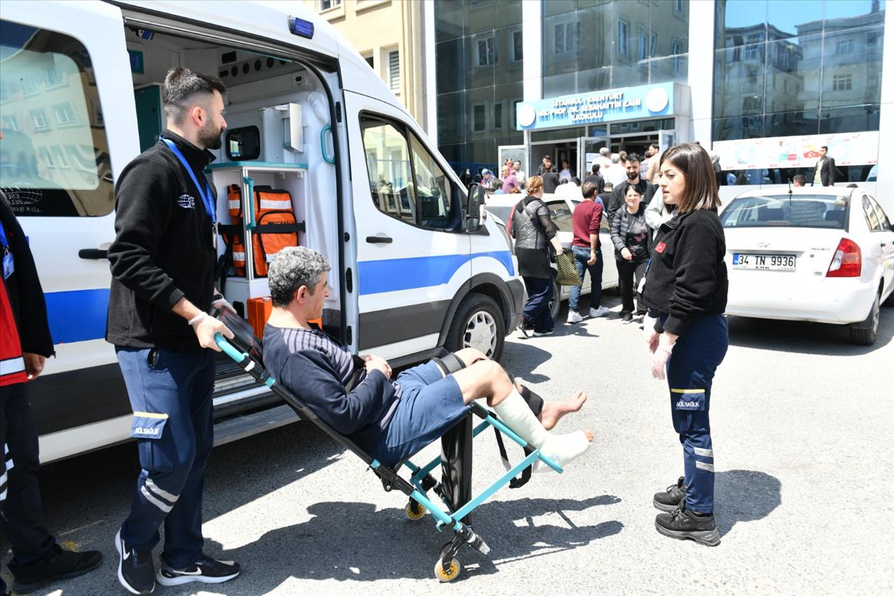 Esenyurt’ta Engelli ve Yaşlılar Sandıklara Taşındı