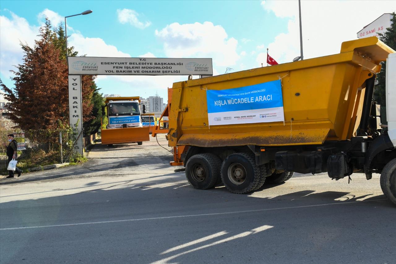 Esenyurt Belediyesi, 108 Araç Ve 2 Bin Ton Tuz Stokuyla Karla Mücadeleye Hazır