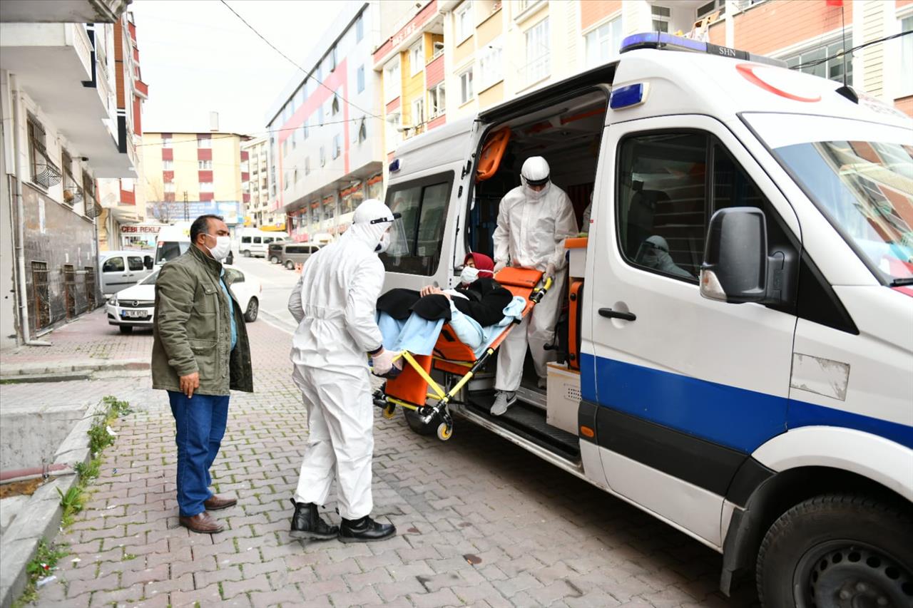 Esenyurt Belediyesi Hasta Nakil Ambulansı Hizmetine Devam Ediyor