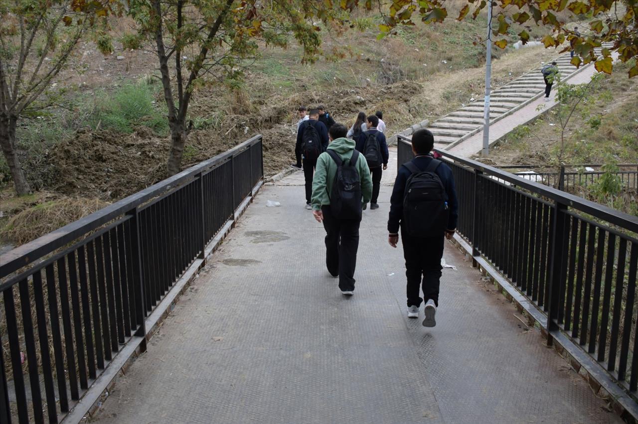 Çocukların Okul Yolu Köprüsüne Esenyurt Belediyesi’nden Kalıcı Çözüm