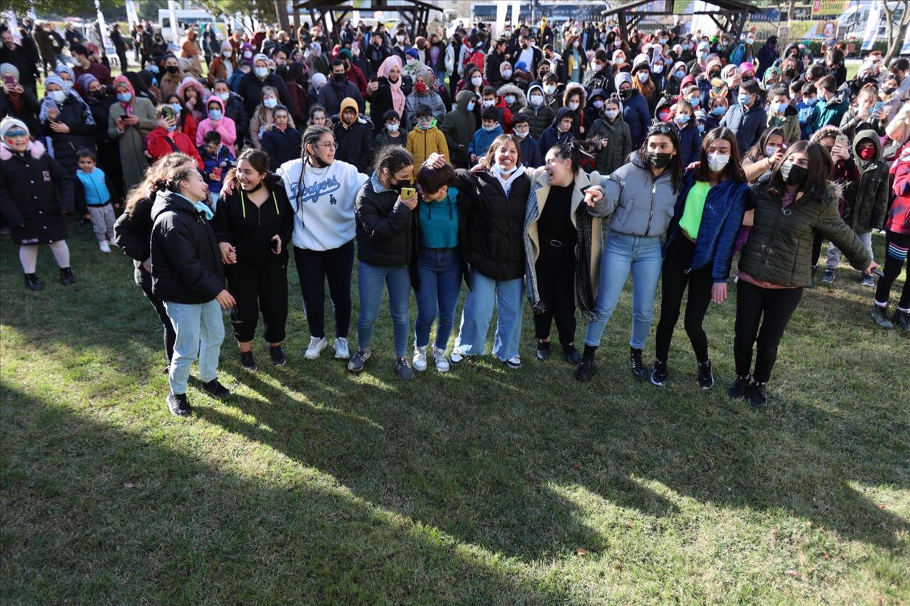 Esenyurt Edebiyat Ve Sanat Festivali Kapılarını Açtı