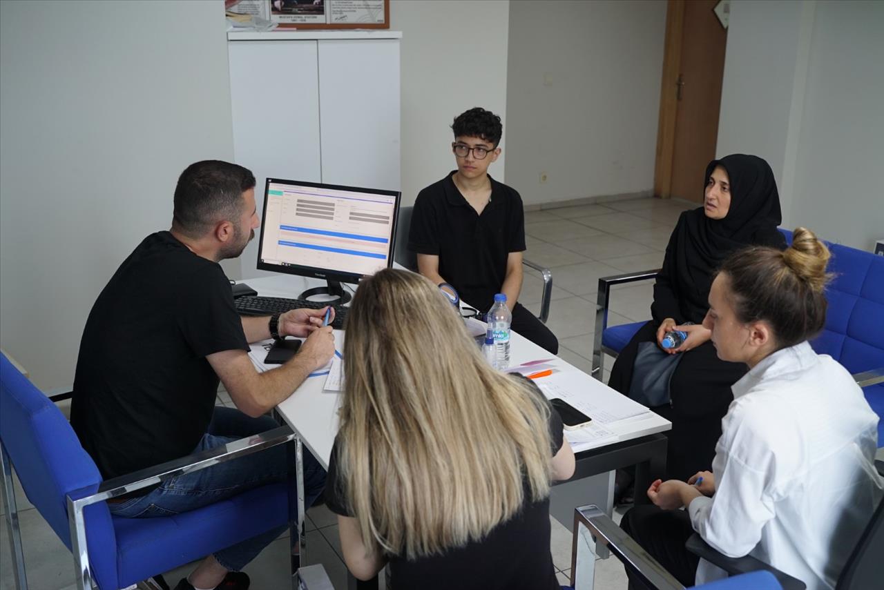 Esenyurt Belediyesi’nden Lise Adaylarına Tercih Desteği