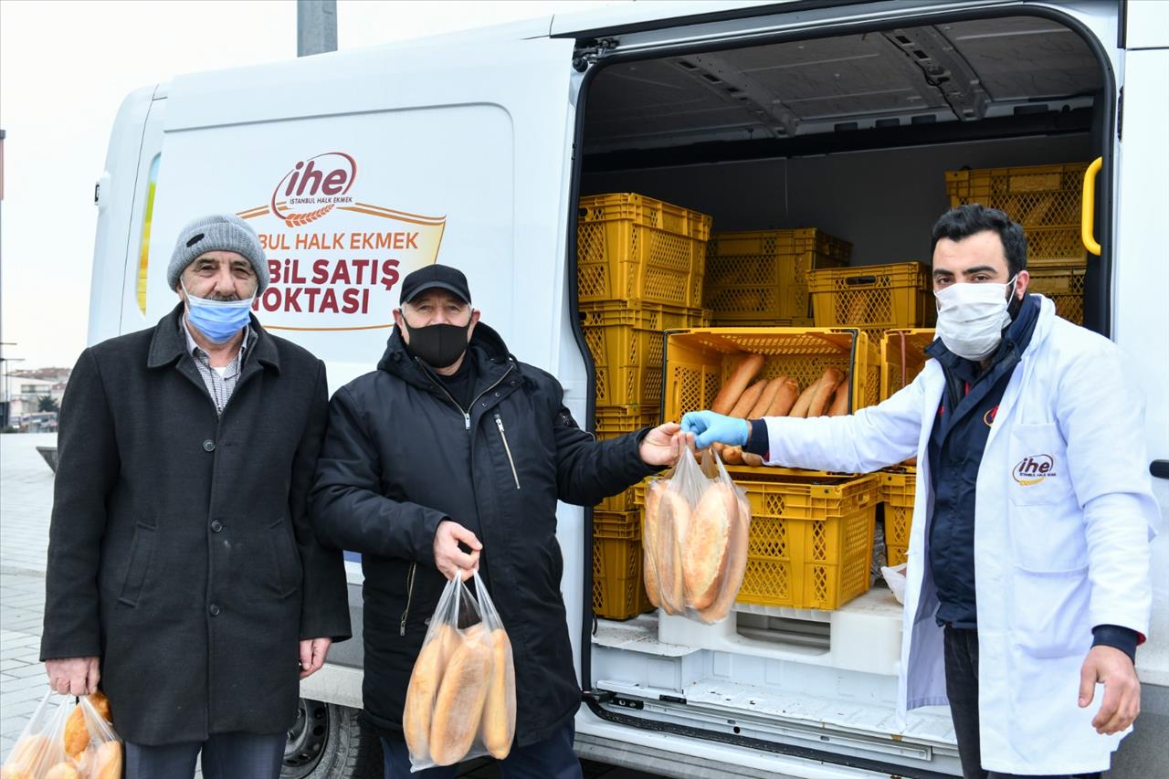 İBB’nin 2 Mobil Halk Ekmek Büfesi Esenyurt’ta Hizmet Veriyor