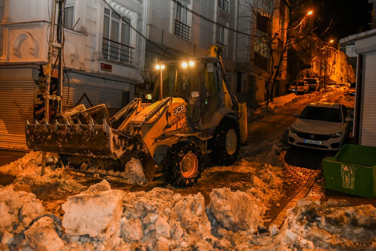 Esenyurt’ta Ara Sokaklar Da Trafiğe Açıldı