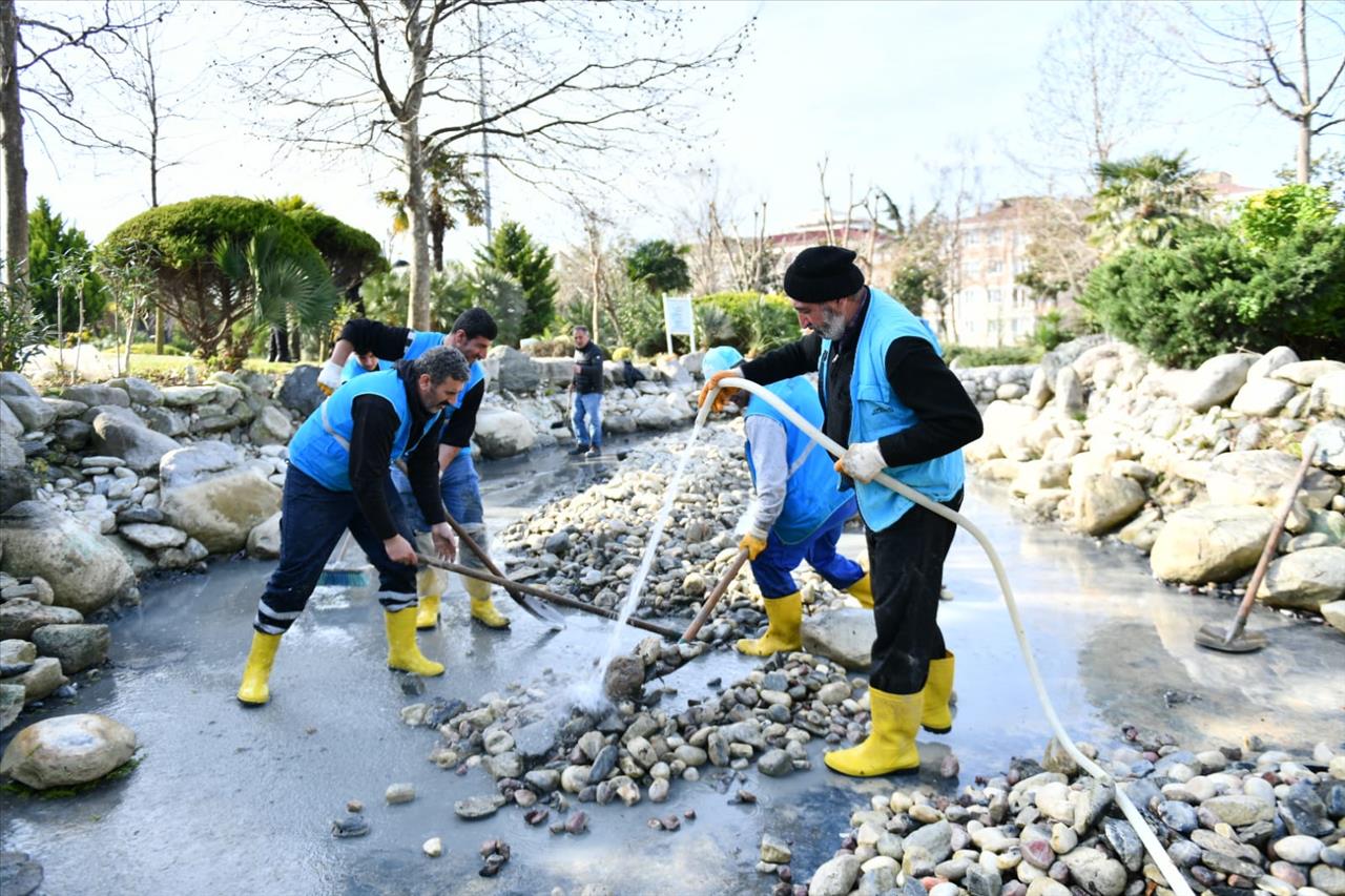 Esenyurt'ta Parklar Yaza Hazırlanıyor