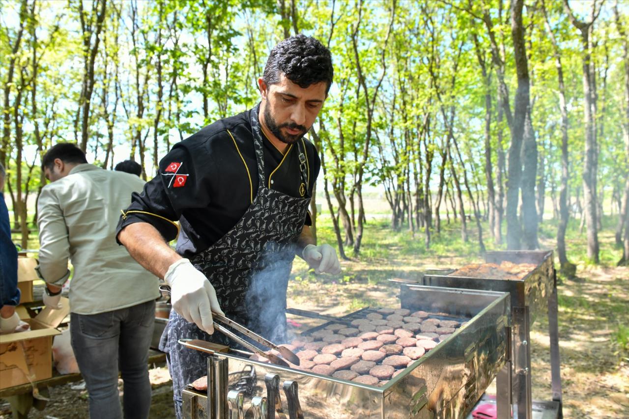 Gençler Sınav Stresini Halay Çekerek Attı