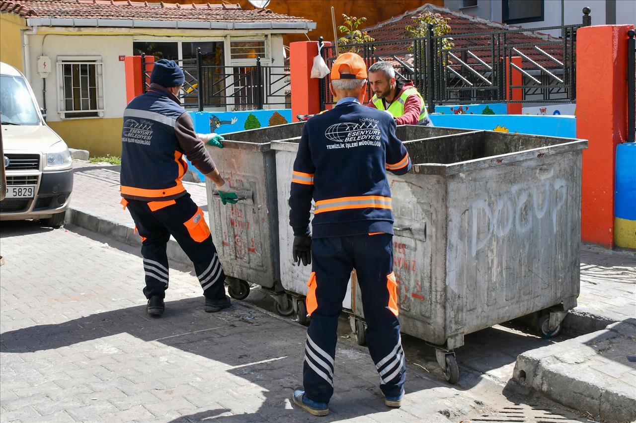 Esenyurt Belediyesi Haşerelere Karşı İlaçlama Çalışmalarını Sürdürüyor