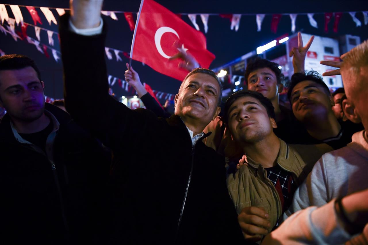 Kuzeyin Oğlu Volkan Konak Esenyurtlularla Buluştu