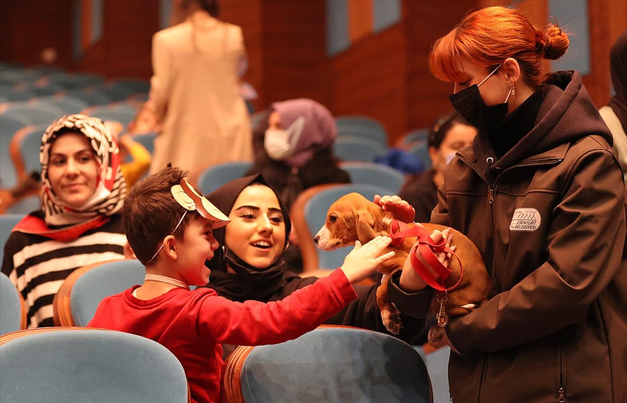 Esenyurt Belediyesi’nden Çocuklara Can Dostlarımızı Sevdiren Gösteri