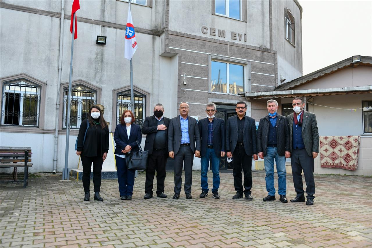 Başkan Yardımcıları Ve Meclis Üyelerinden Cemevlerini Ziyaret 