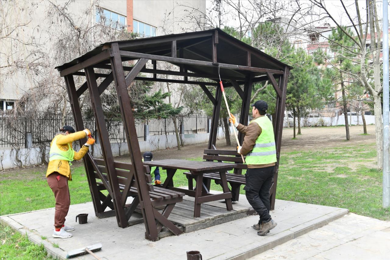 Esenyurt’ta Parklar Bahara Hazırlanıyor