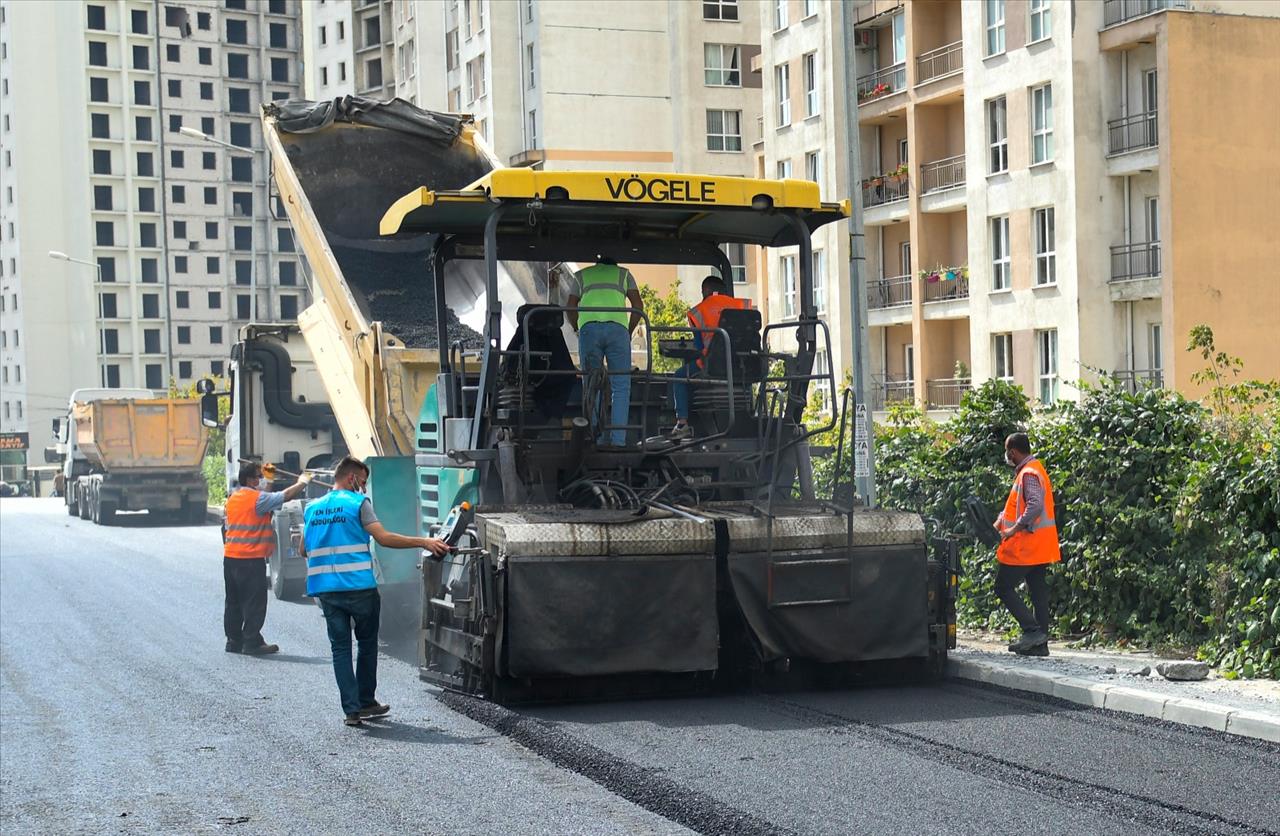 Esenyurt’ta Tahrip Olan Yollar Yenileniyor