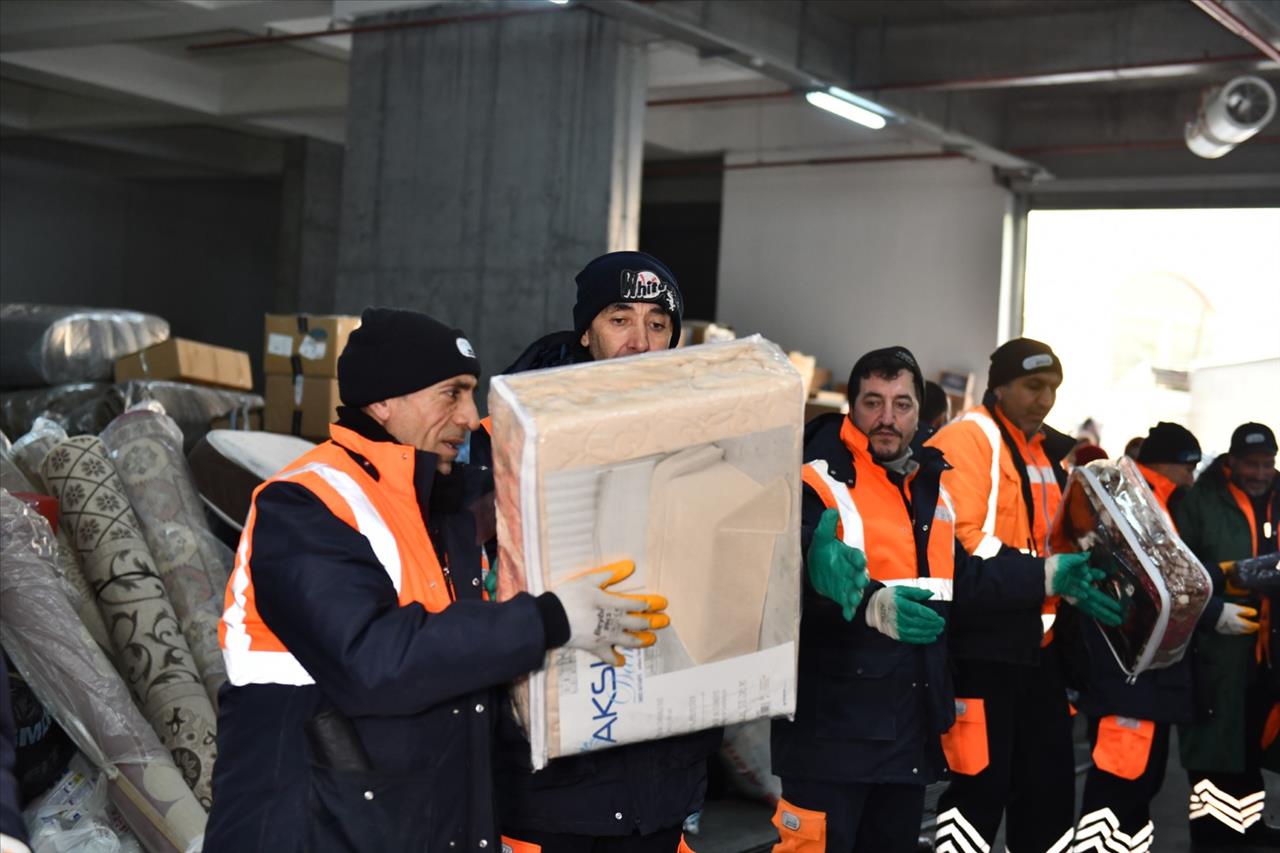 Onlarca Yardım Tırı Eseyurt’tan Deprem Bölgesine Gönderildi