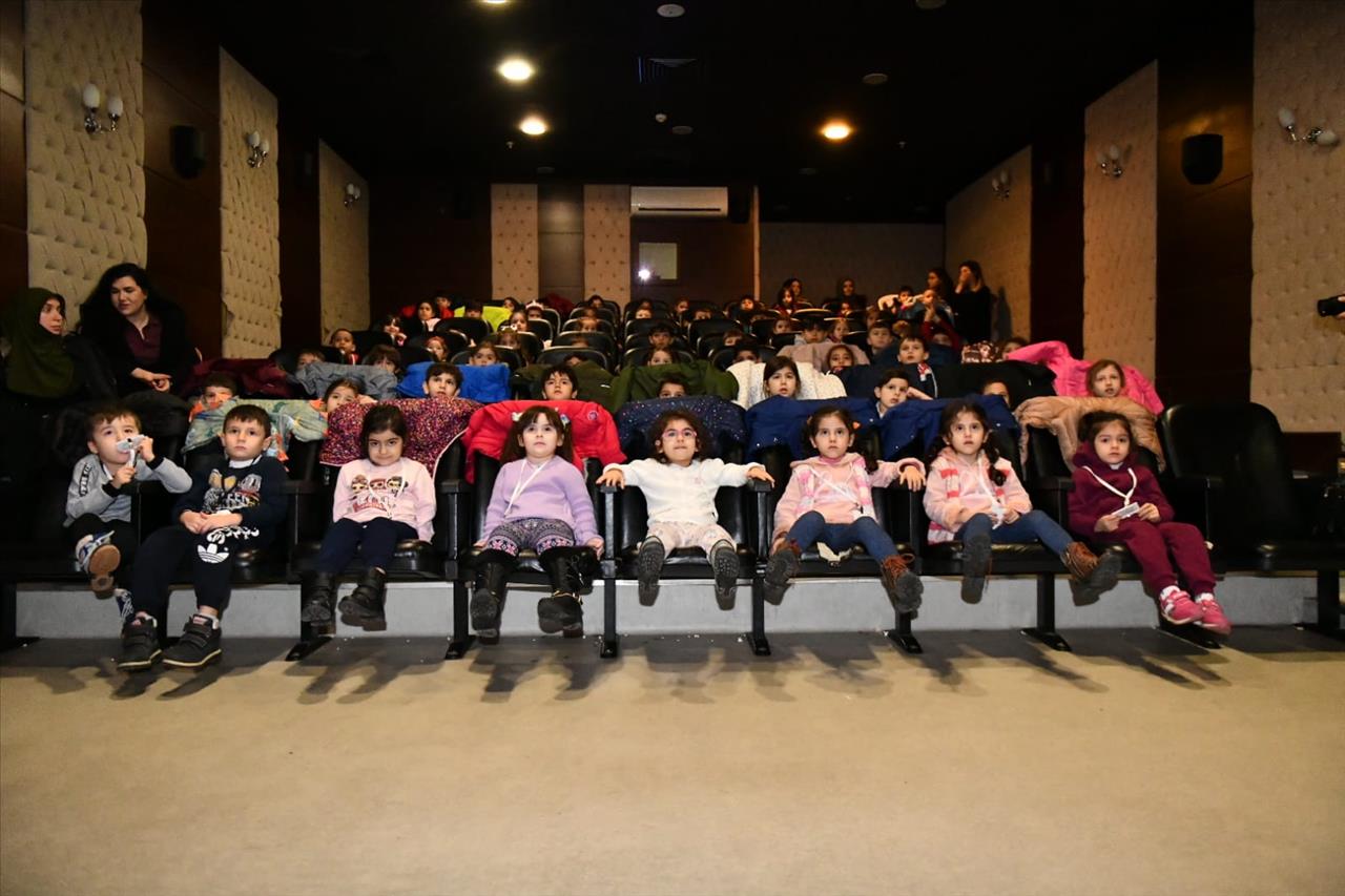 Esenyurt Belediyesi’nden Kreşli Miniklere Sinema Etkinliği