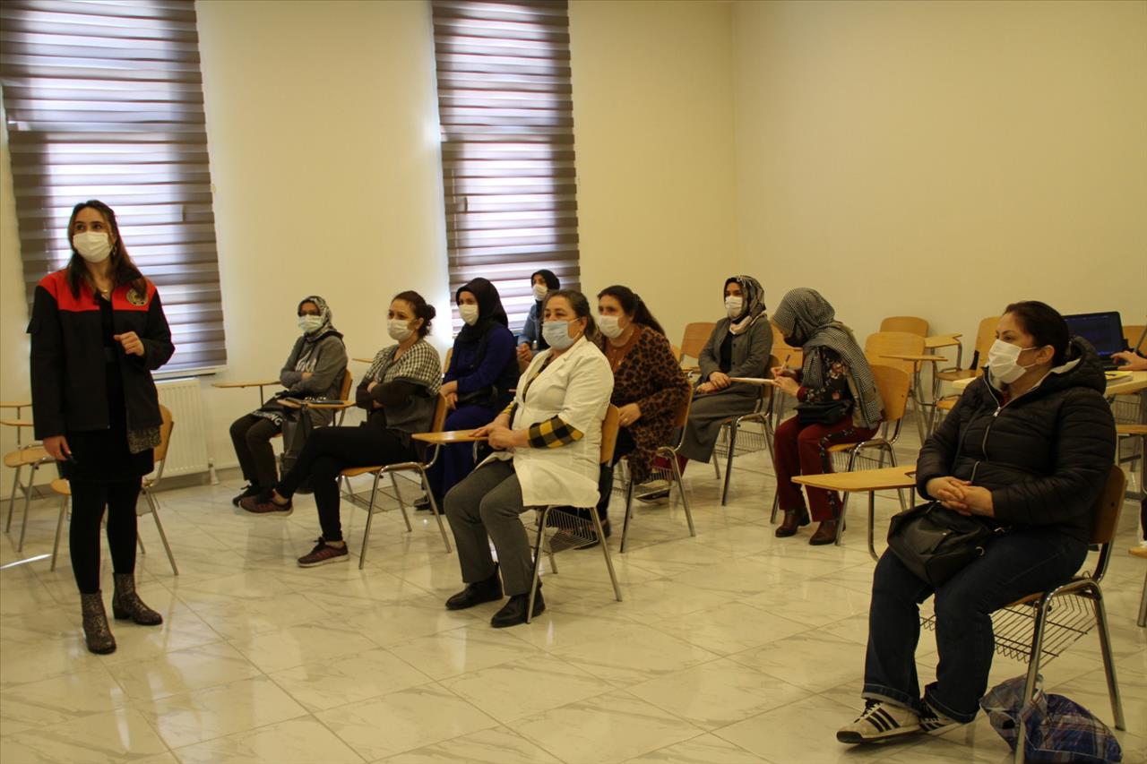 Kadın Sosyal Yaşam Merkezi’nde ‘Afet Eğitimi’ Semineri