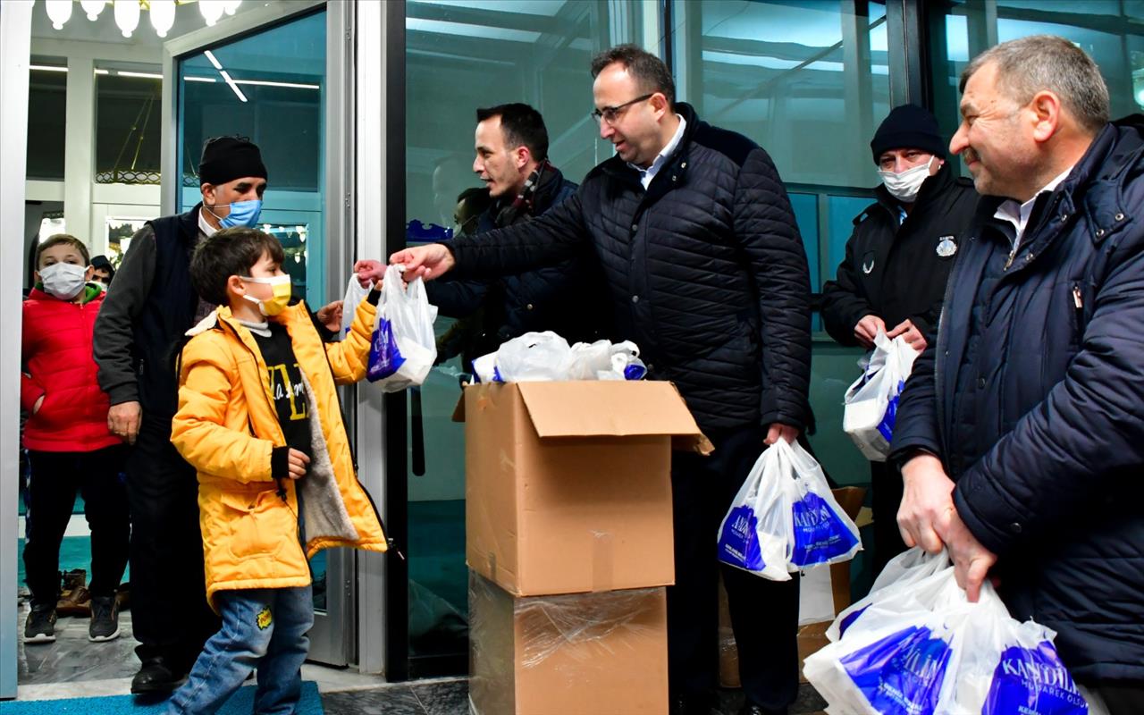 Esenyurt Belediyesi’nden Vatandaşlara Kandil Simidi İkramı