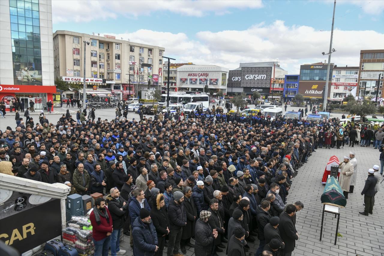 Esenyurt Deprem Şehidini Uğurladı