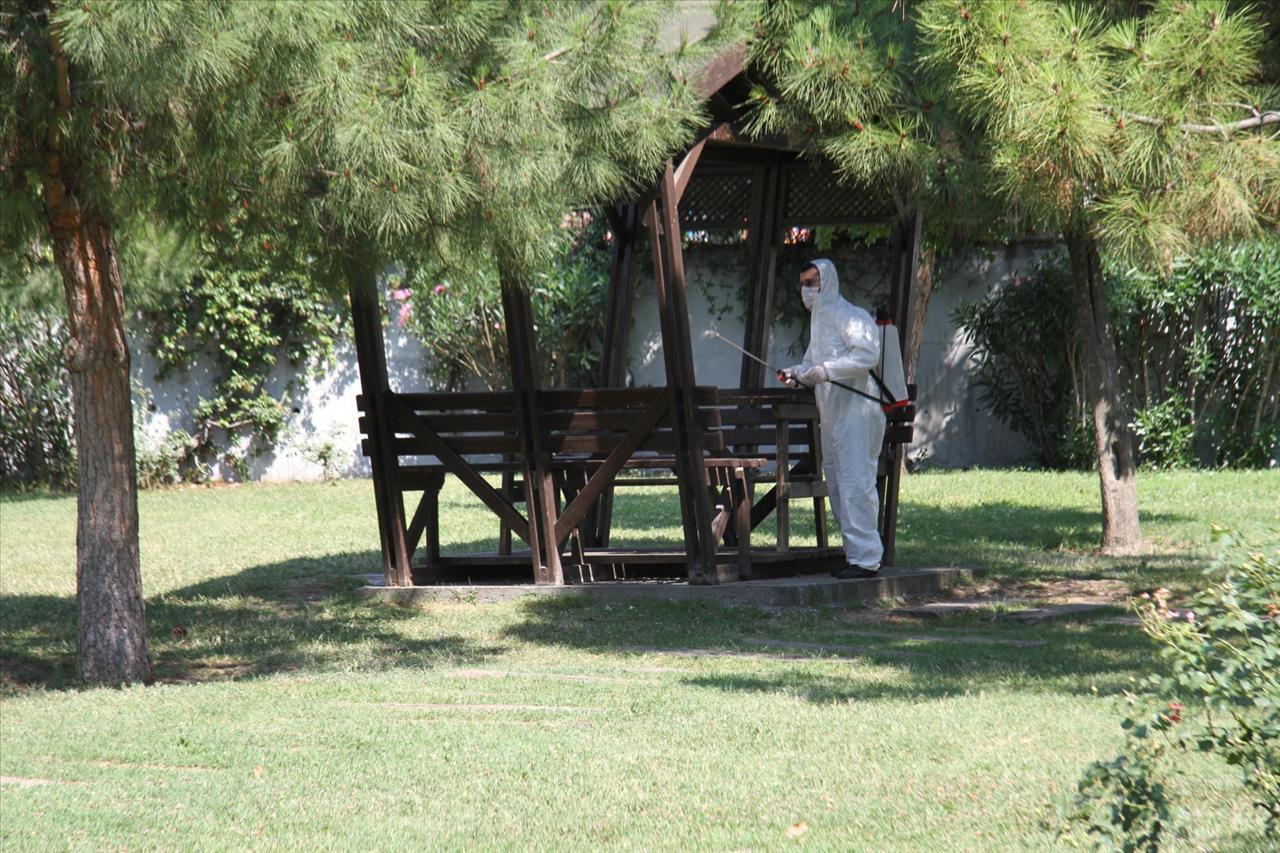 Esenyurt’ta Parklar Ve Piknik Alanları Dezenfekte Ediliyor