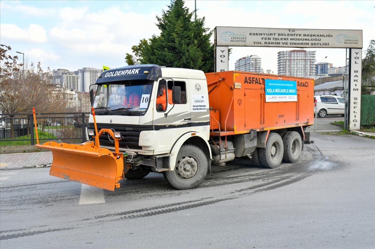 Esenyurt Belediyesi 66 Araç Ve 2 Bin Ton Tuz Stokuyla Kışa Hazır