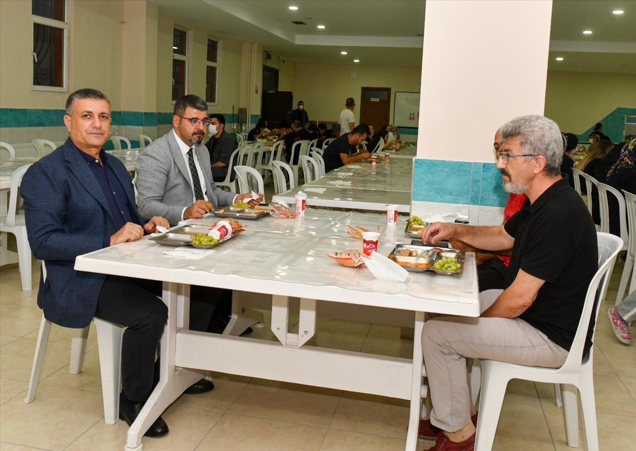 Başkan Bozkurt, Canlarla Orucunu Açtı 