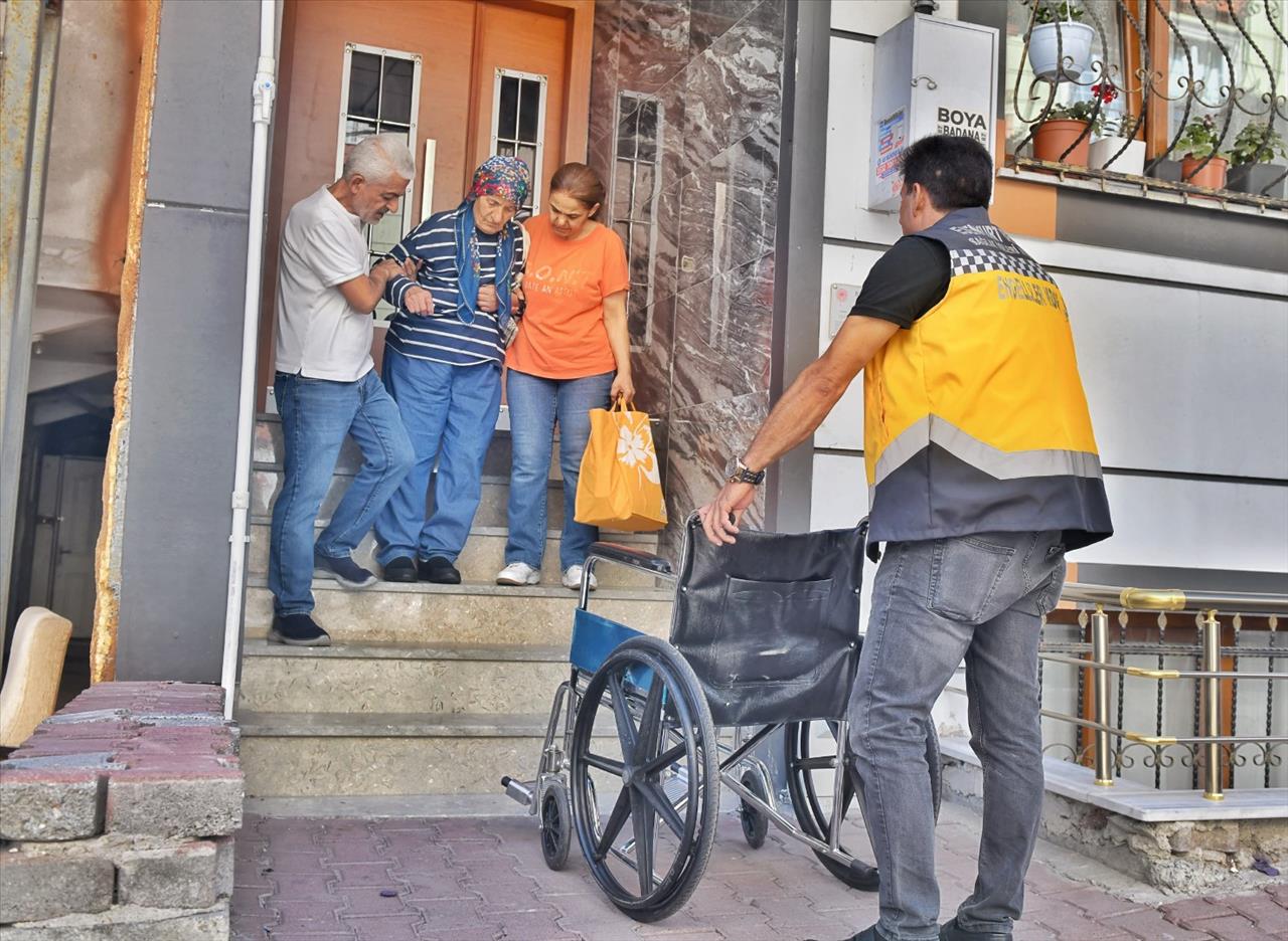 Esenyurt Belediyesinden Ücretsiz “Hasta Nakil Ambulans Hizmeti”