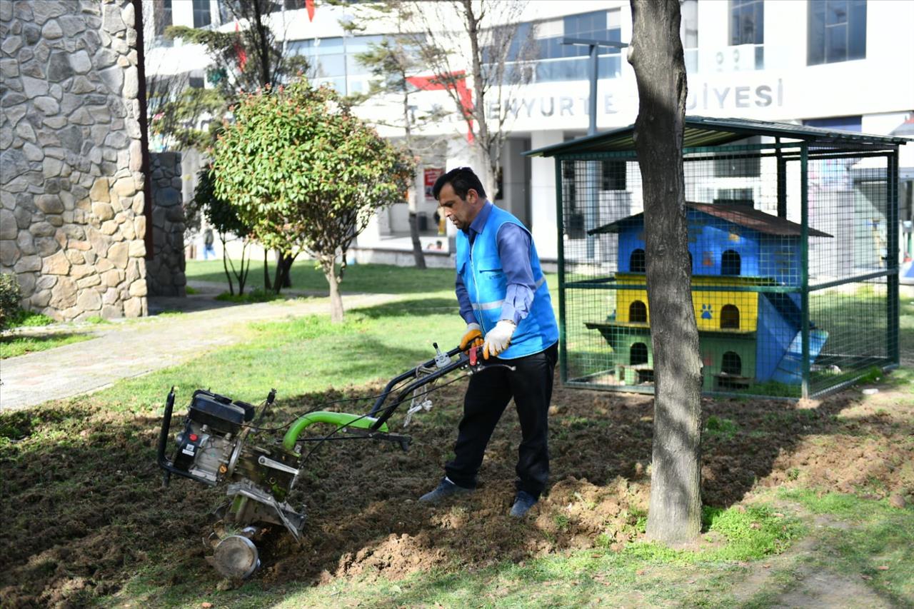 Esenyurt'ta Parklar Yaza Hazırlanıyor