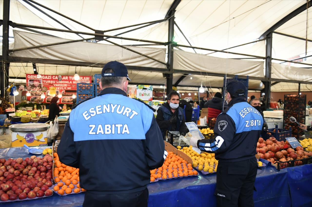 Esenyurt Belediyesi Zabıta Ekiplerinden Pazarlarda Maske ve Yaş Denetimi