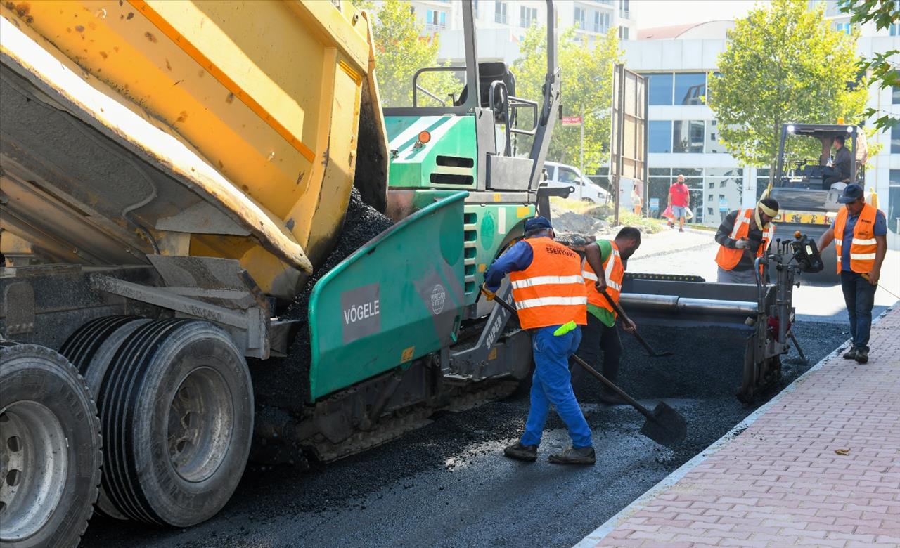 Esenyurt’ta Asfalt Çalışmaları Devam Ediyor