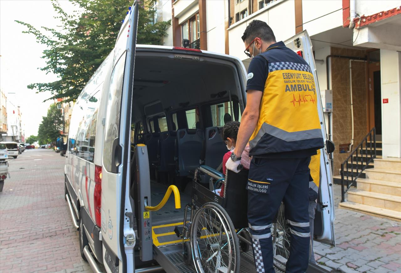 Esenyurt’ta Ameliyat Olan Öğrenci, Hasta Nakil Aracıyla Sınava Götürüldü