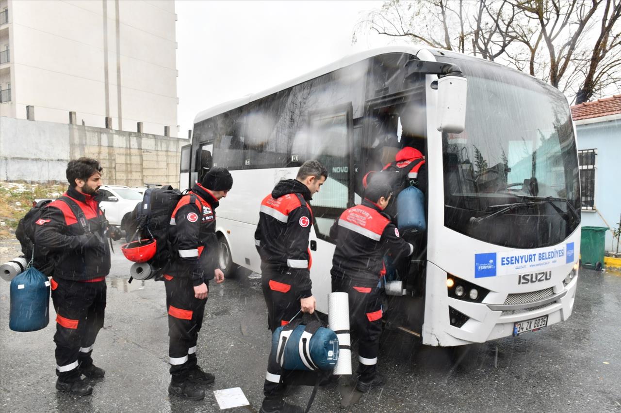 Esenyurt Depremzedeler İçin Seferber Oldu