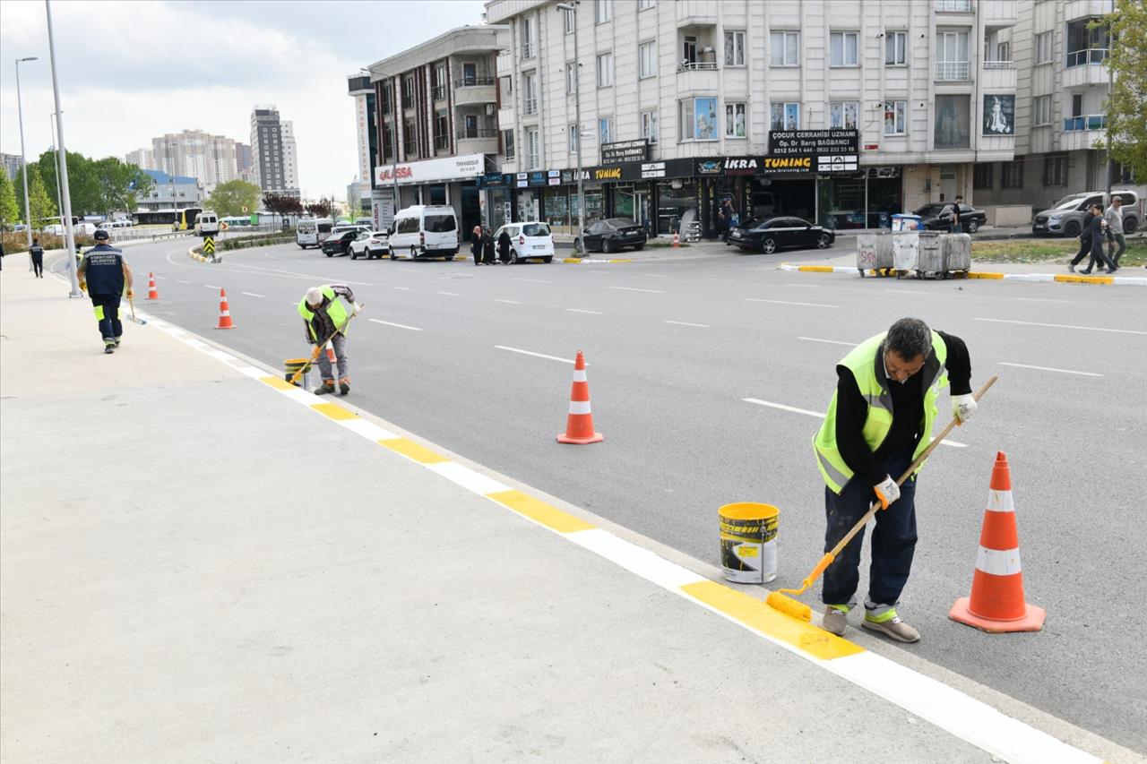 Esenyurt’ta Yıllardır Bozuk Olan Yollar Yenileniyor!