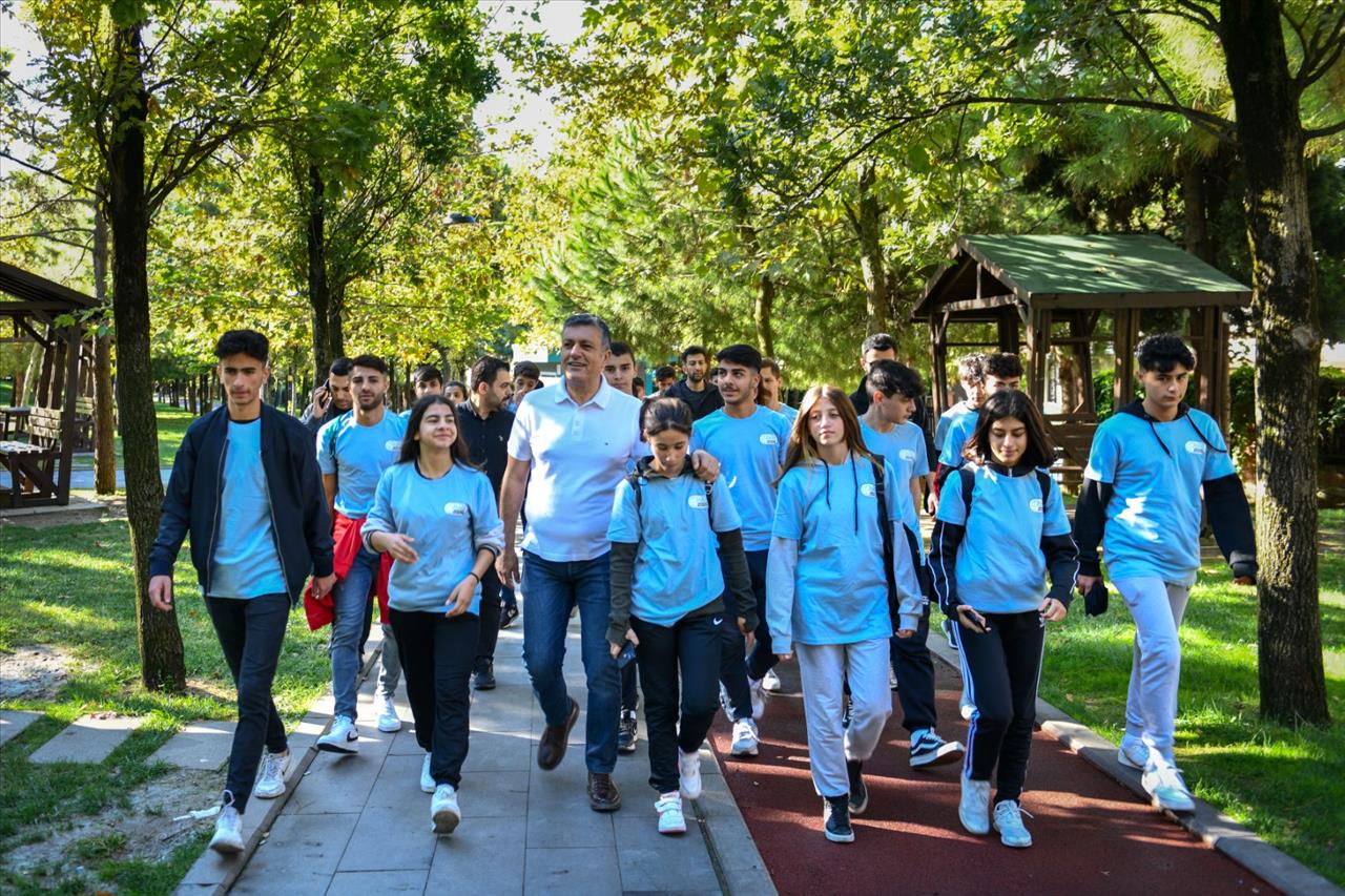 Başkan Bozkurt'tan Gençlerle Farkındalık Yürüyüşü